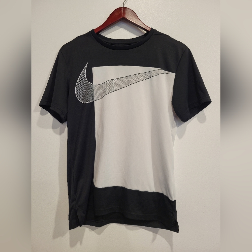 Men's Small Dri-Fit Nike shirt 100% Polyester
